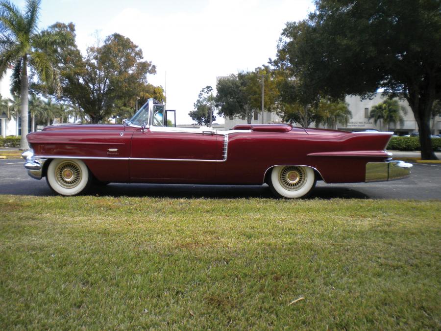  Cadillac Eldorado Biarritz Convertible 1956 года  (фото 3 из 14)